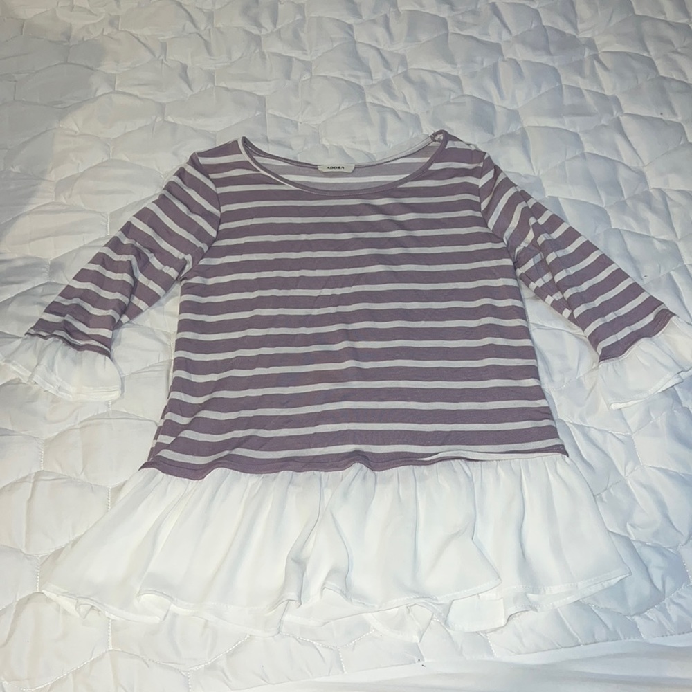 Size M Adora white/lavender top